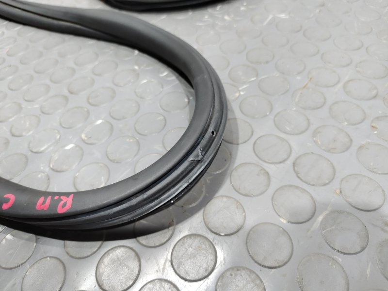 Уплотнительная резинка боковой двери, 1000 рублей, Красноярск