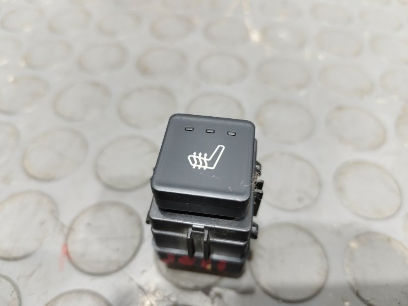 Кнопка обогрева сидений, 1000 рублей, Красноярск