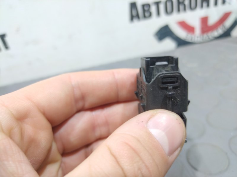 Кнопка стеклоподъемника, 500 рублей, Красноярск