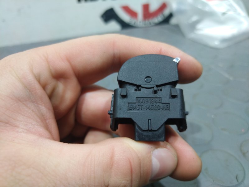 Кнопка стеклоподъемника, 500 рублей, Красноярск