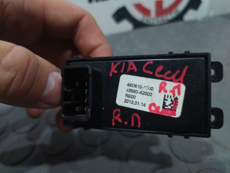 Кнопка стеклоподъемника, 1000 рублей, Красноярск