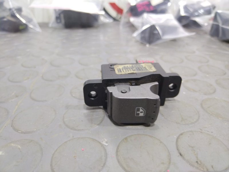 Кнопка стеклоподъемника, 500 рублей, Красноярск