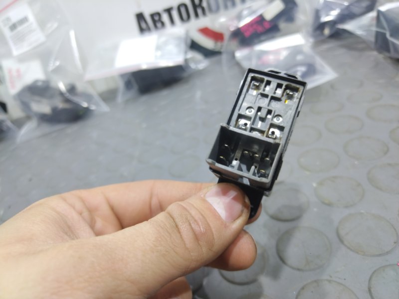 Кнопка стеклоподъемника, 500 рублей, Красноярск