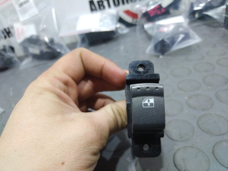 Кнопка стеклоподъемника, 500 рублей, Красноярск