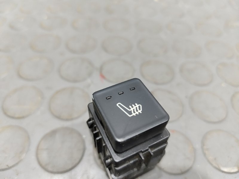 Кнопка обогрева сидений, 1000 рублей, Красноярск