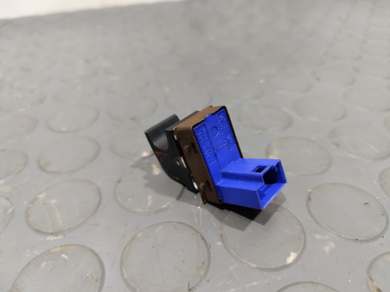 Кнопка открывания бензобака, 500 рублей, Красноярск