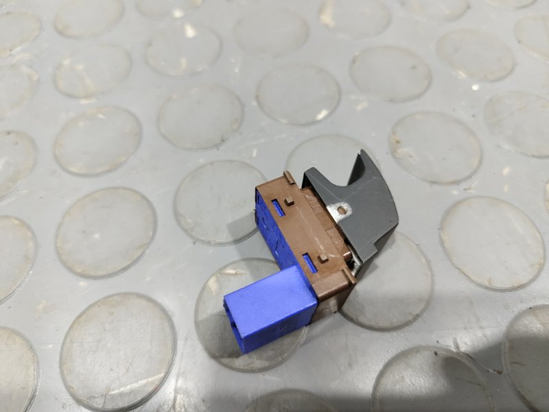 Кнопка открывания бензобака, 500 рублей, Красноярск