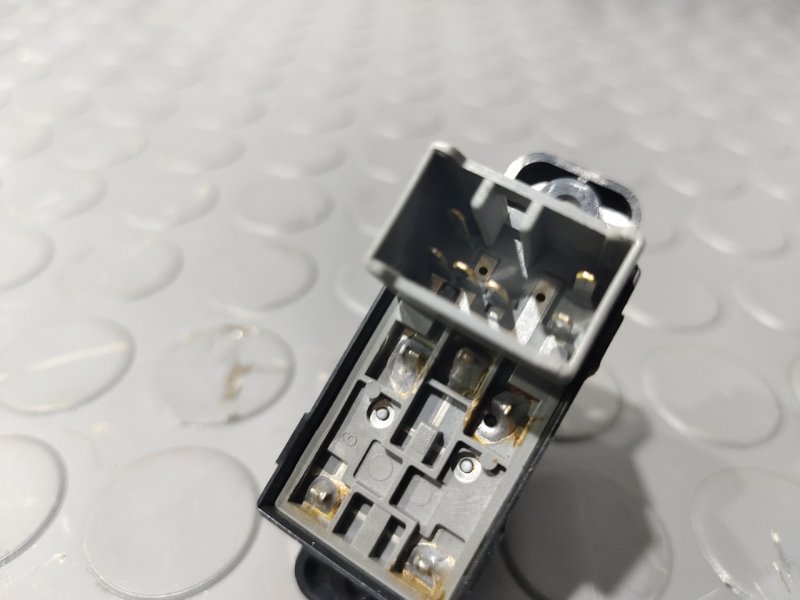 Кнопка стеклоподъемника, 500 рублей, Красноярск