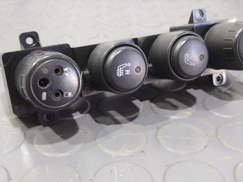 Кнопки в салон, 1000 рублей, Красноярск