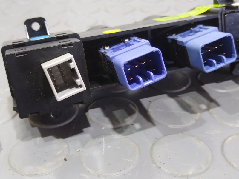 Кнопки в салон, 1000 рублей, Красноярск