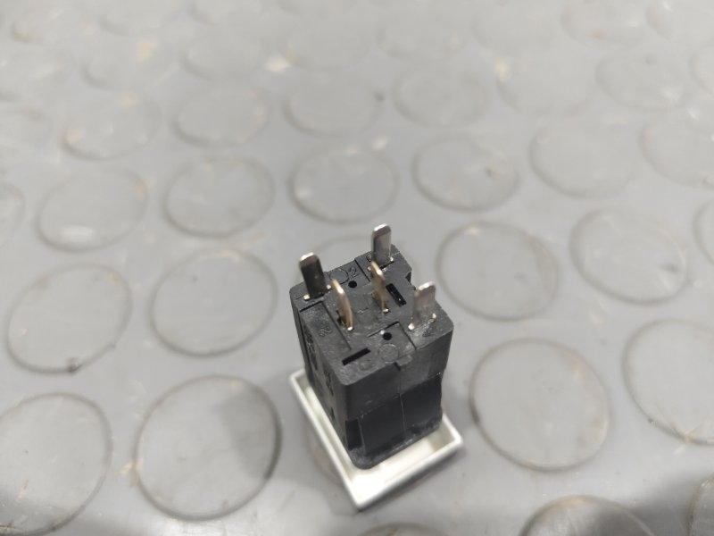 Кнопка обогрева сидений, 300 рублей, Красноярск