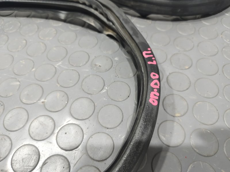 Уплотнительная резинка боковой двери, 1000 рублей, Красноярск