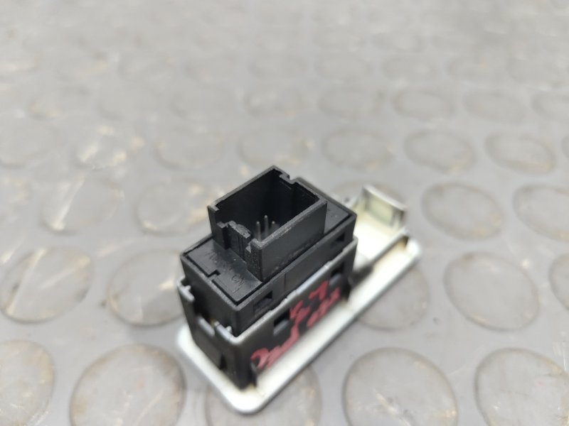 Кнопка стеклоподъемника, 500 рублей, Красноярск