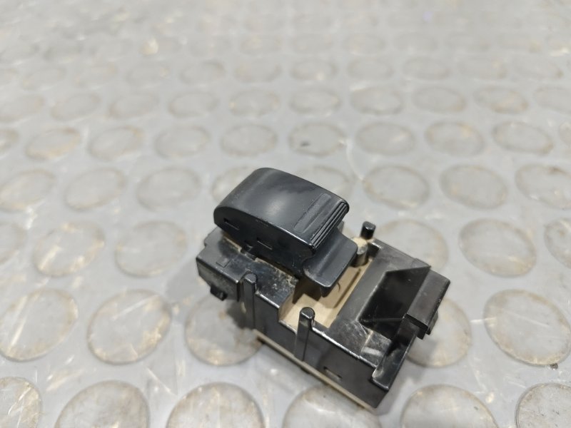 Кнопка стеклоподъемника, 500 рублей, Красноярск