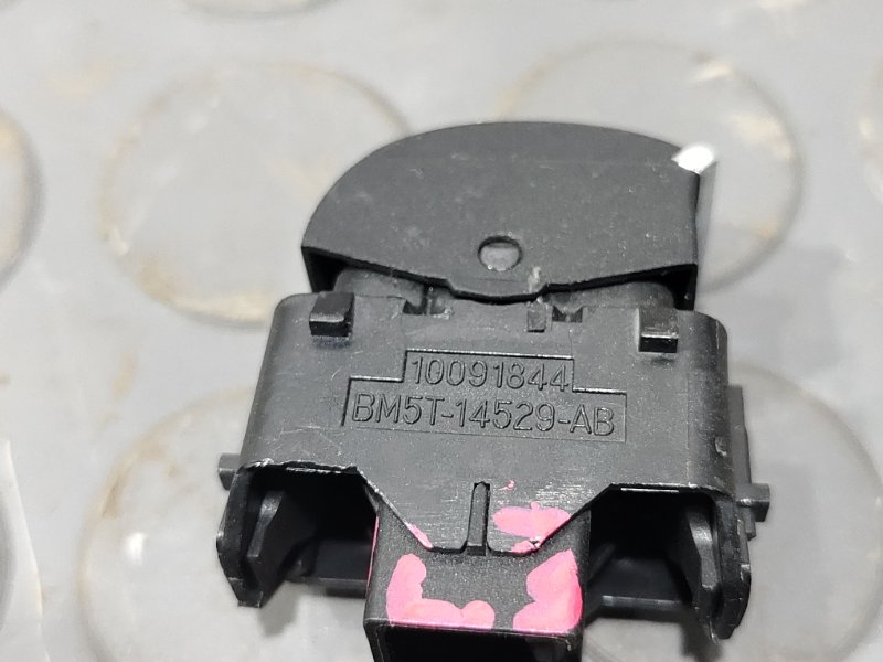 Кнопка стеклоподъемника, 500 рублей, Красноярск