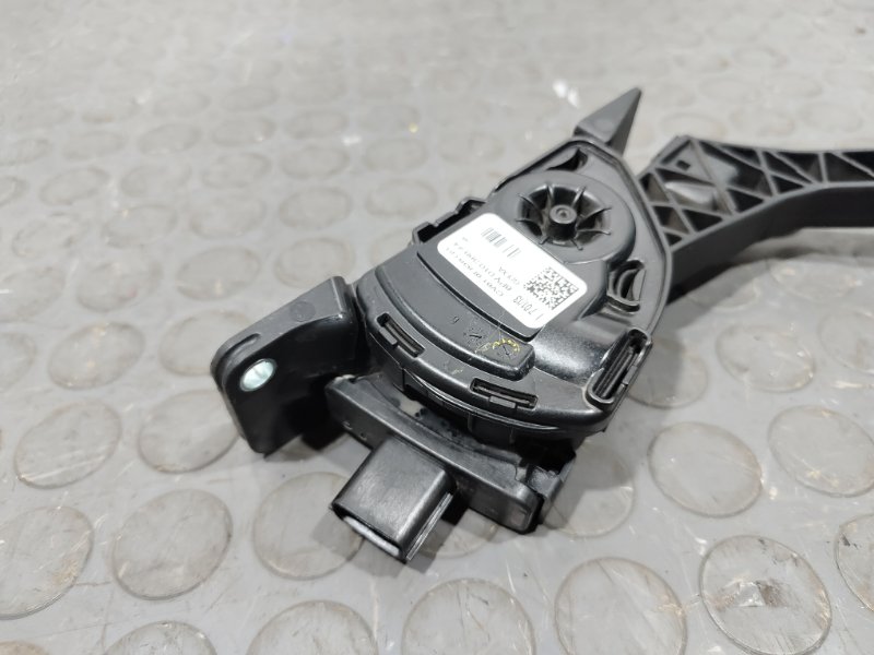 Педаль газа, 2000 рублей, Красноярск