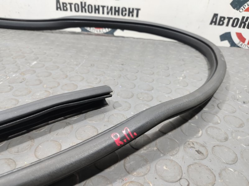 Уплотнительная резинка боковой двери, 1000 рублей, Красноярск