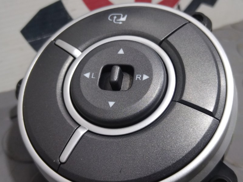 Блок управления зеркалами, 1000 рублей, Красноярск