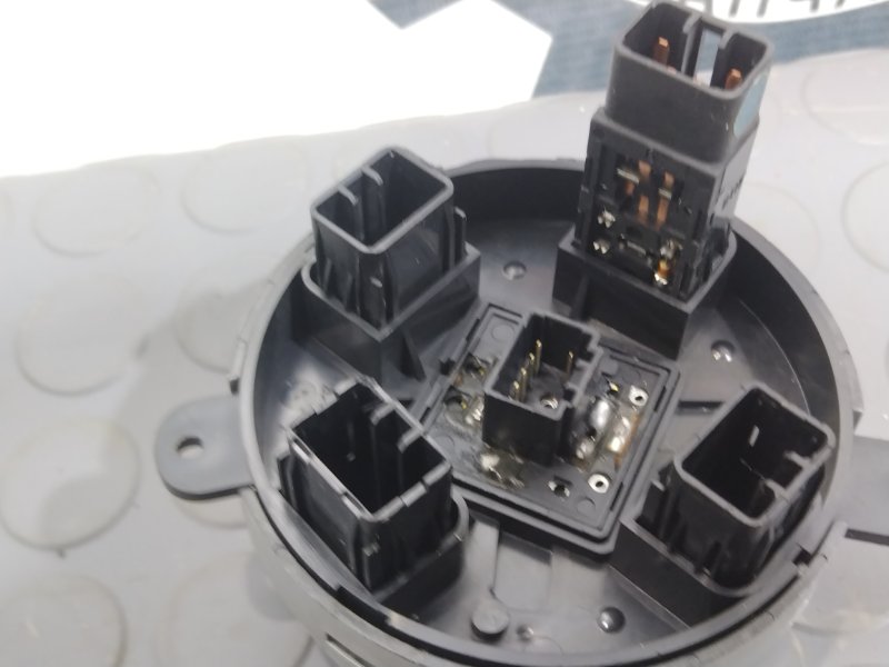 Блок управления зеркалами, 1000 рублей, Красноярск