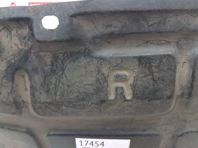 Подкрылок, 500 рублей, Красноярск