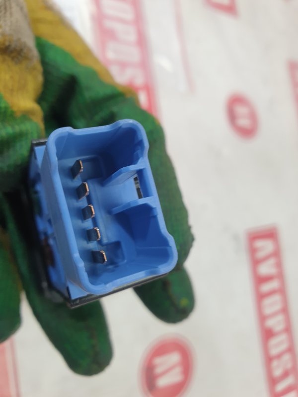 Кнопка обогрева лобового стекла, 500 рублей, Красноярск