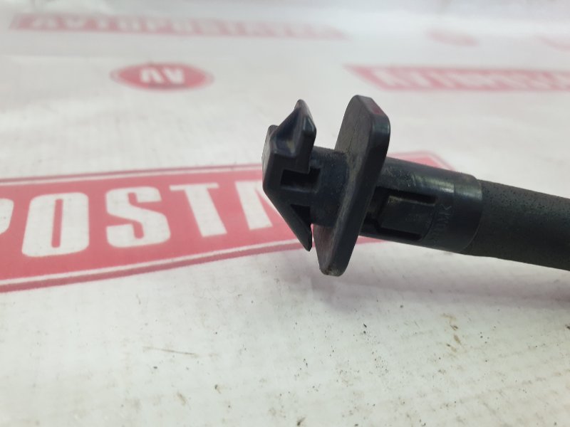 Держатель капота, 500 рублей, Красноярск