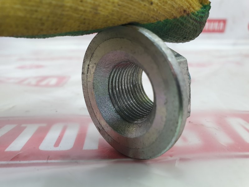 Гайка ступицы, 100 рублей, Красноярск