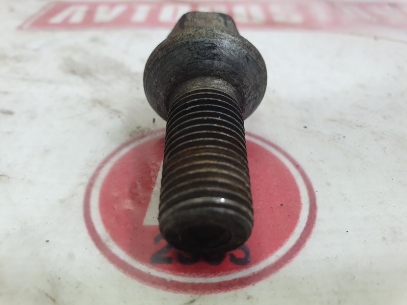 Болт колесный, 100 рублей, Красноярск