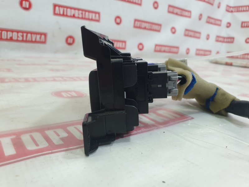 Кнопки в салон, 1000 рублей, Красноярск