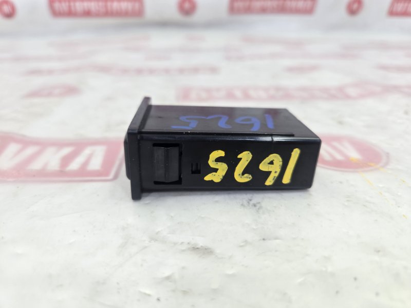 Кнопка противотуманной фары, 500 рублей, Красноярск