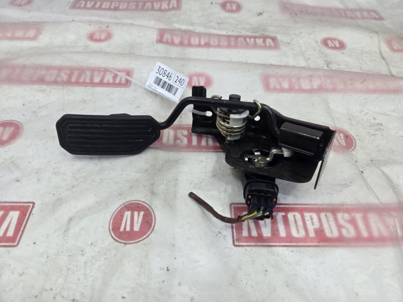 Педаль газа, 1000 рублей, Красноярск