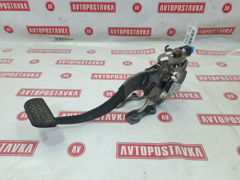 Педаль тормоза, 1000 рублей, Красноярск