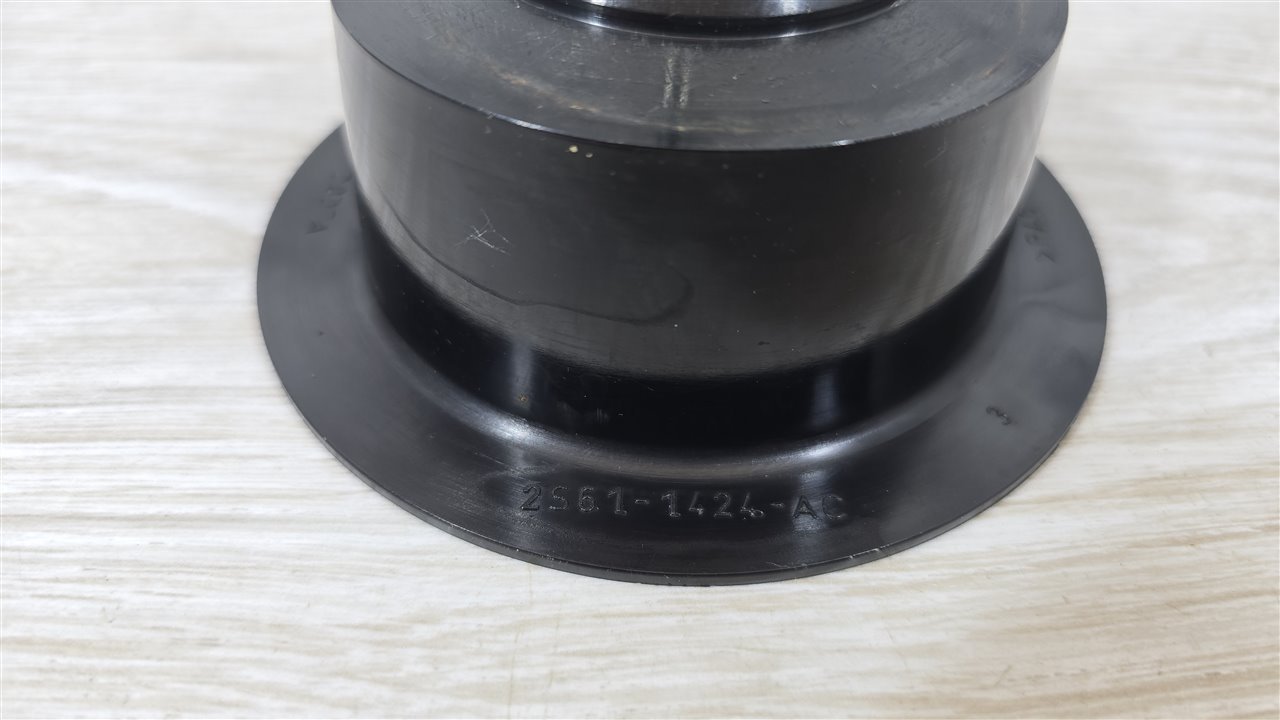 Болт крепления запасного колеса, 750 рублей, Лосино-Петровский