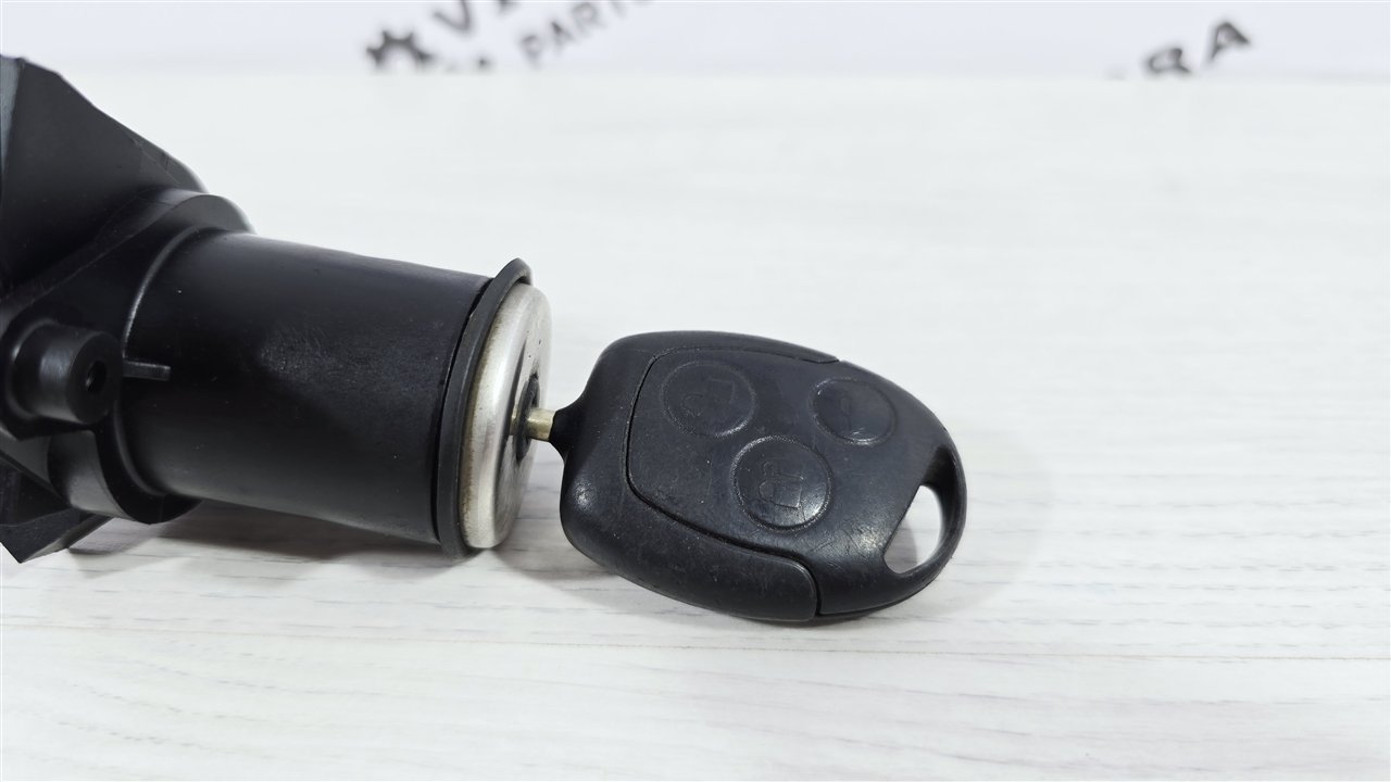 Личинка замка багажника, 3500 рублей, Лосино-Петровский