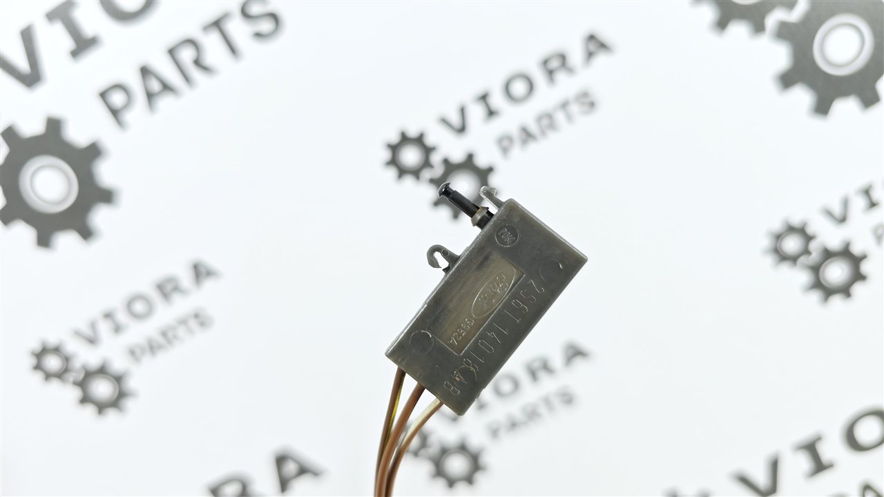 Концевик замка багажника, 2200 рублей, Лосино-Петровский