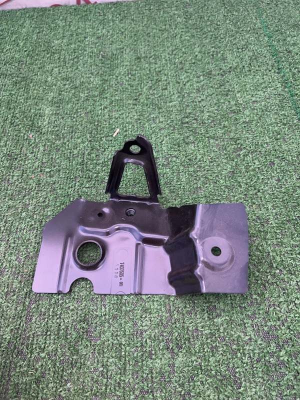 Кронштейн крыла, 2000 рублей, Красноярск