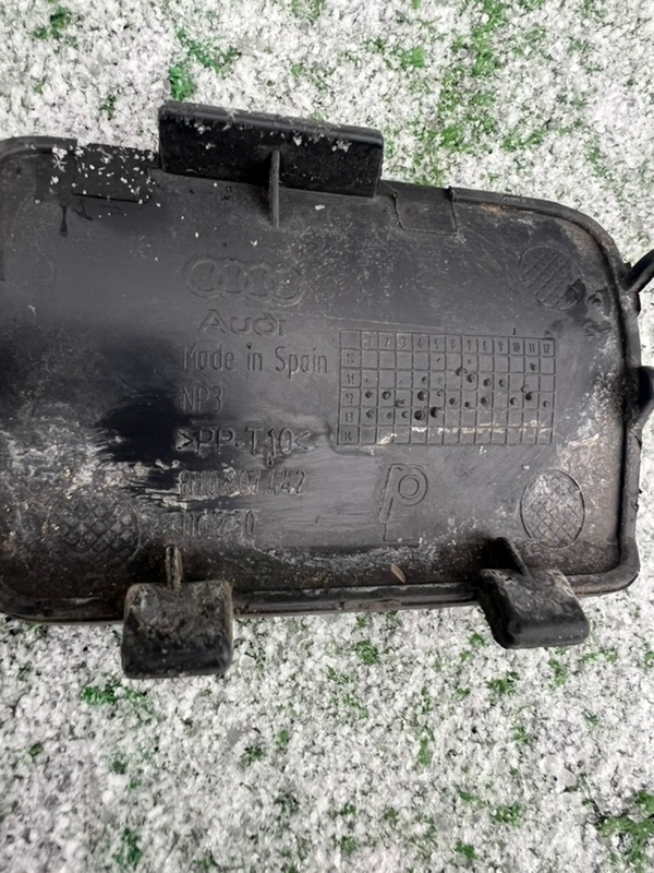 Заглушка буксировочного крюка, 1000 рублей, Красноярск