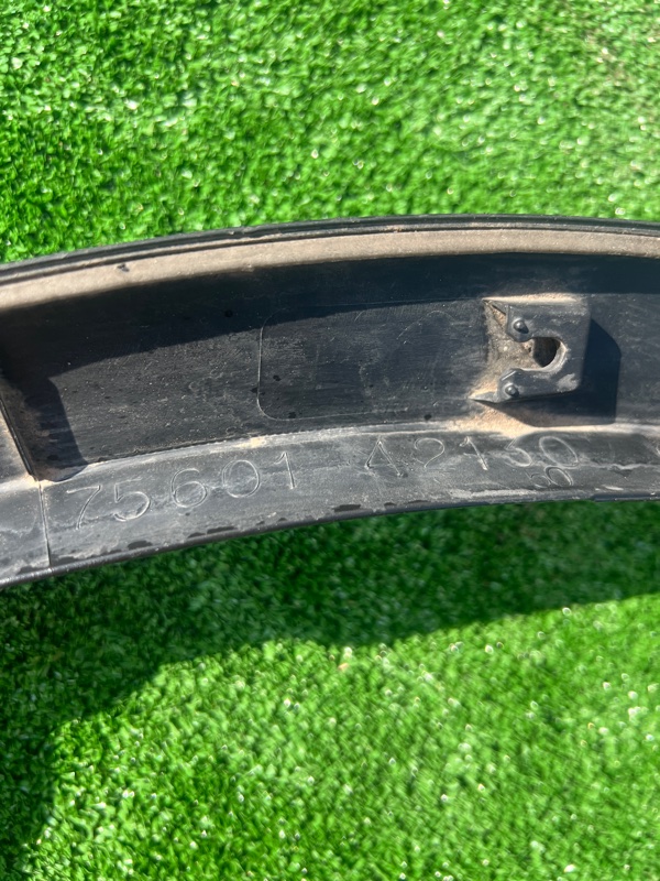 Накладка крыла, 1000 рублей, Красноярск