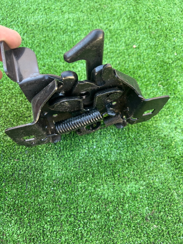 Замок капота, 1000 рублей, Красноярск