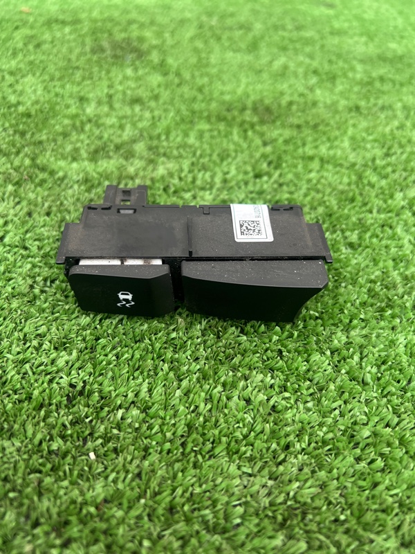 Кнопка антипробуксовочной системы, 500 рублей, Красноярск