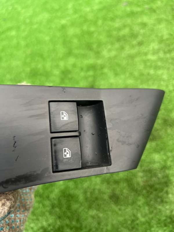 Кнопка стеклоподъемника, 1000 рублей, Красноярск