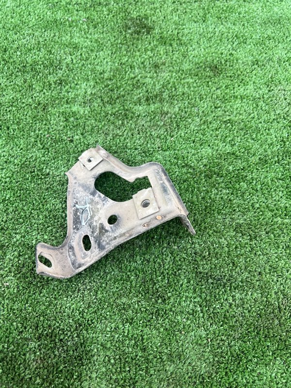 Кронштейн крыла, 1000 рублей, Красноярск