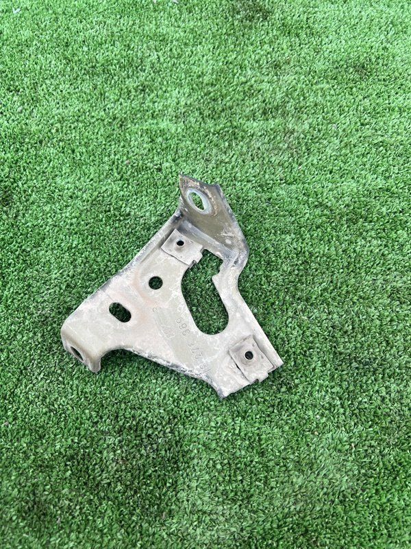 Кронштейн крыла, 1000 рублей, Красноярск