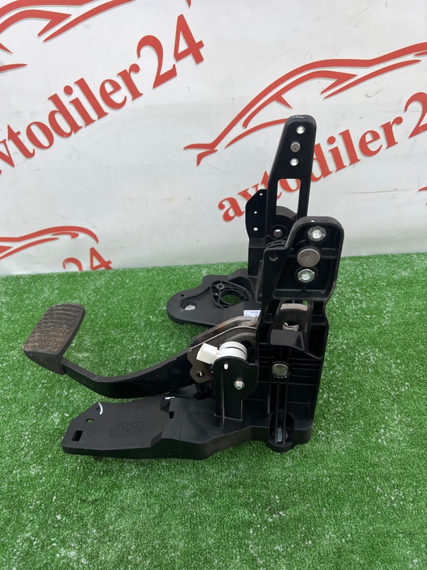 Педаль тормоза, 2000 рублей, Красноярск