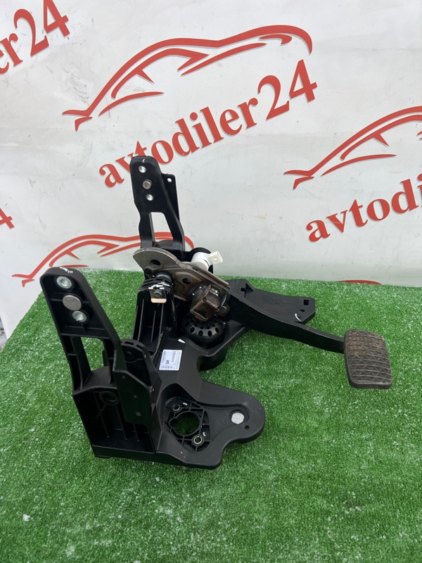 Педаль тормоза, 2000 рублей, Красноярск