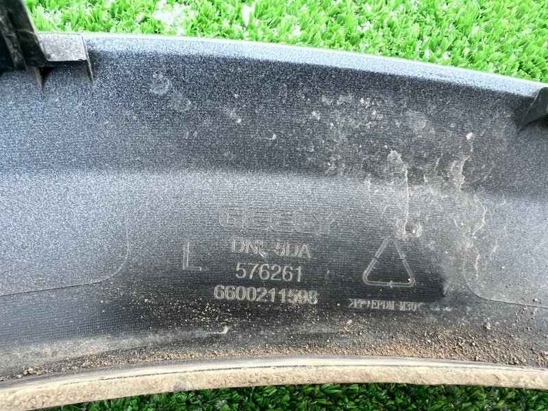 Накладка крыла, 1000 рублей, Красноярск