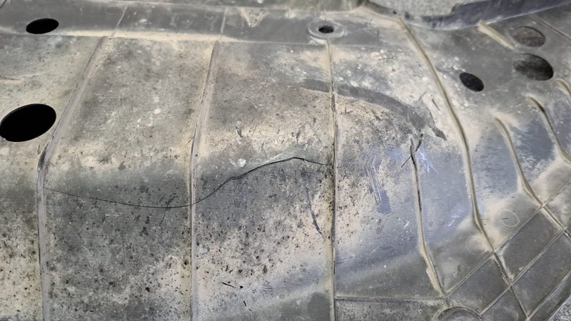 Накладка замка капота, 3000 рублей, Кузнецово