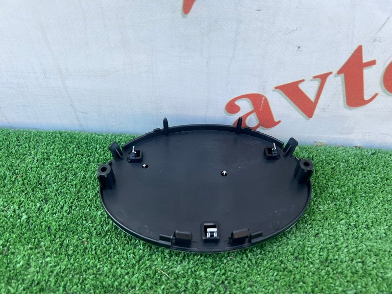 Эмблема решетки радиатора, 2000 рублей, Красноярск