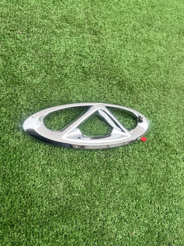 Эмблема решетки радиатора, 1000 рублей, Красноярск