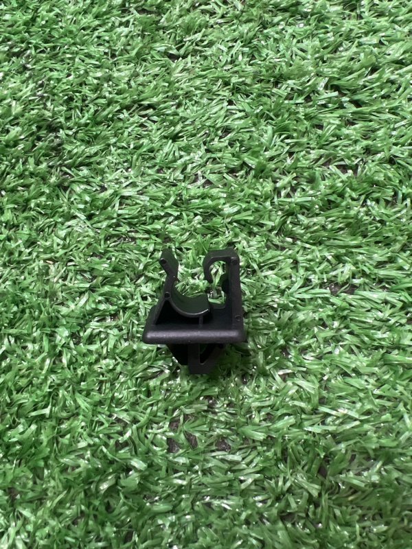 Клипса кузова, 100 рублей, Красноярск